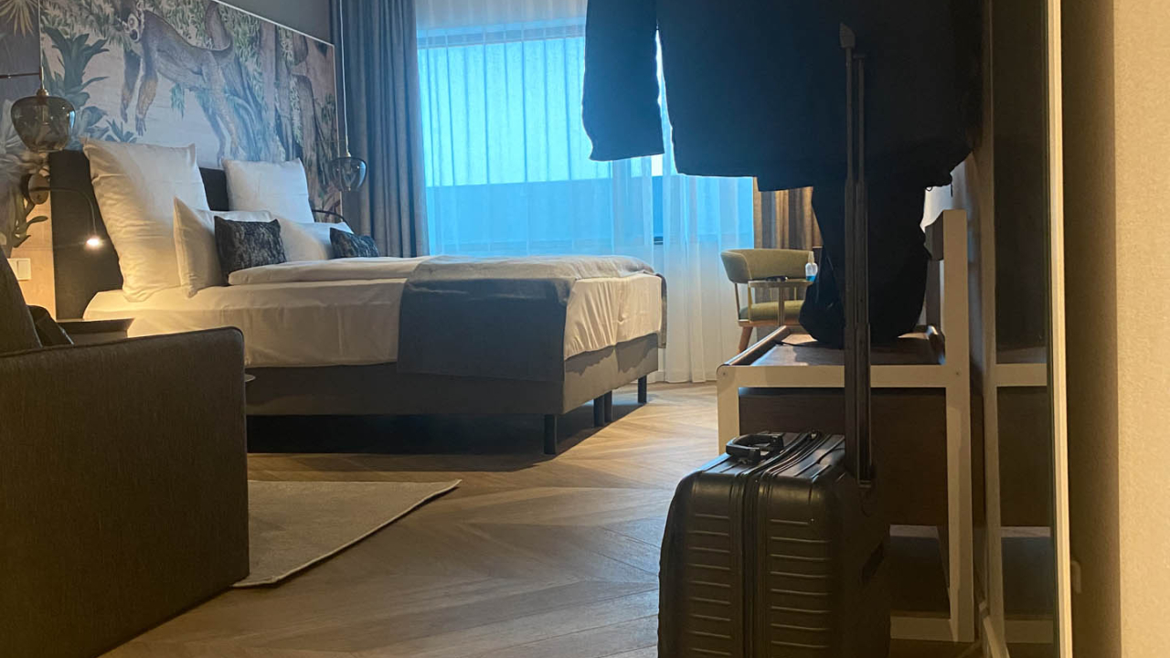 Hotel 99-37
